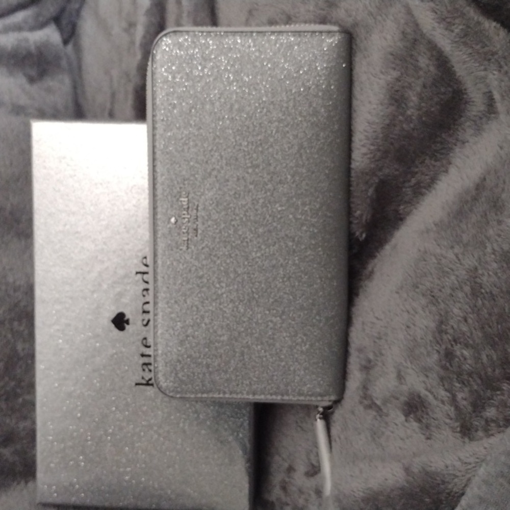 NWOT, Kate Spade Silver Sparkling wallet in gift box - Picture 2 of 12